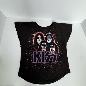 NWOT Kiss T-Shirt Never worn and it looks amazing!